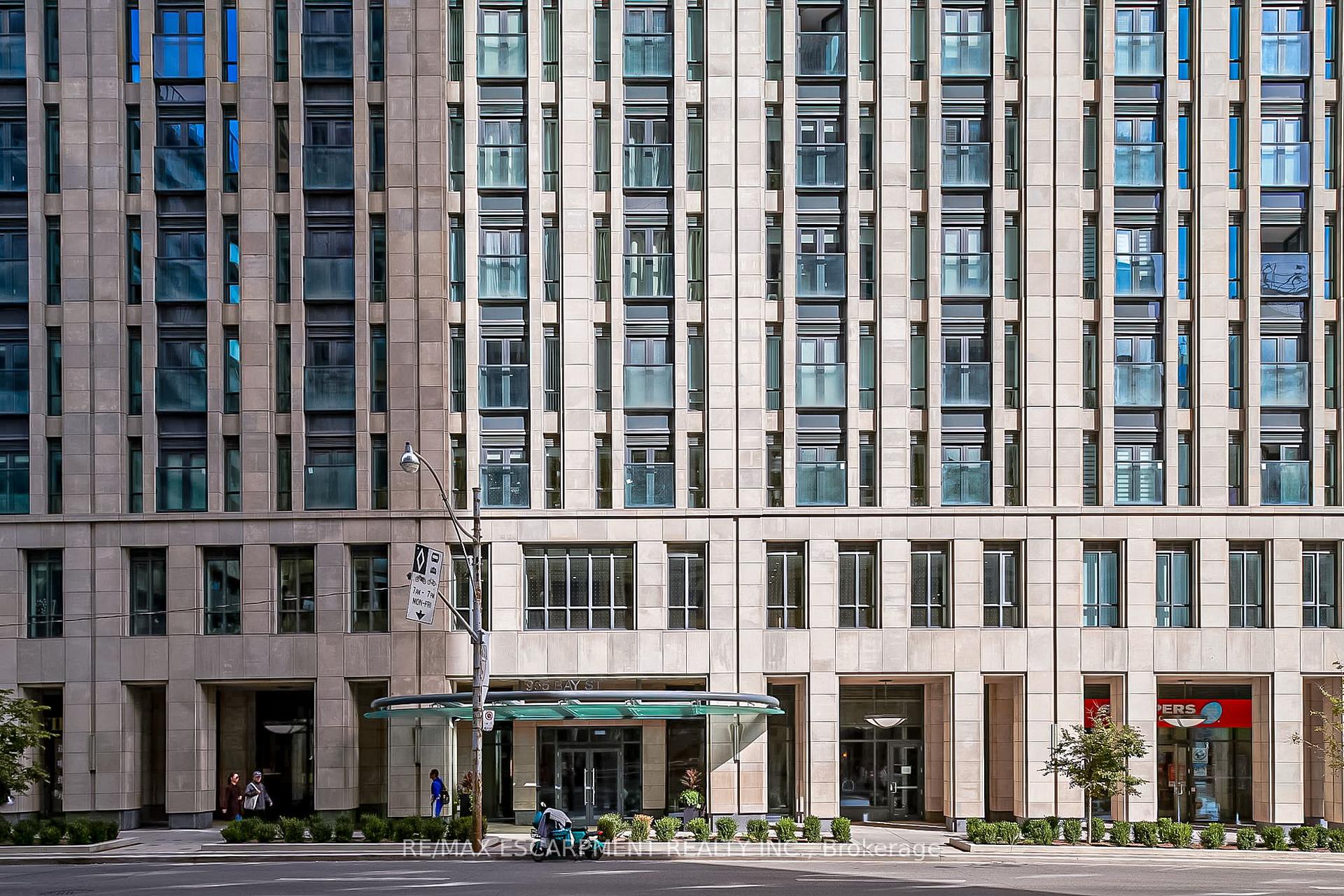 3 Bedrooms Condo at 955 BAY, Toronto For sale