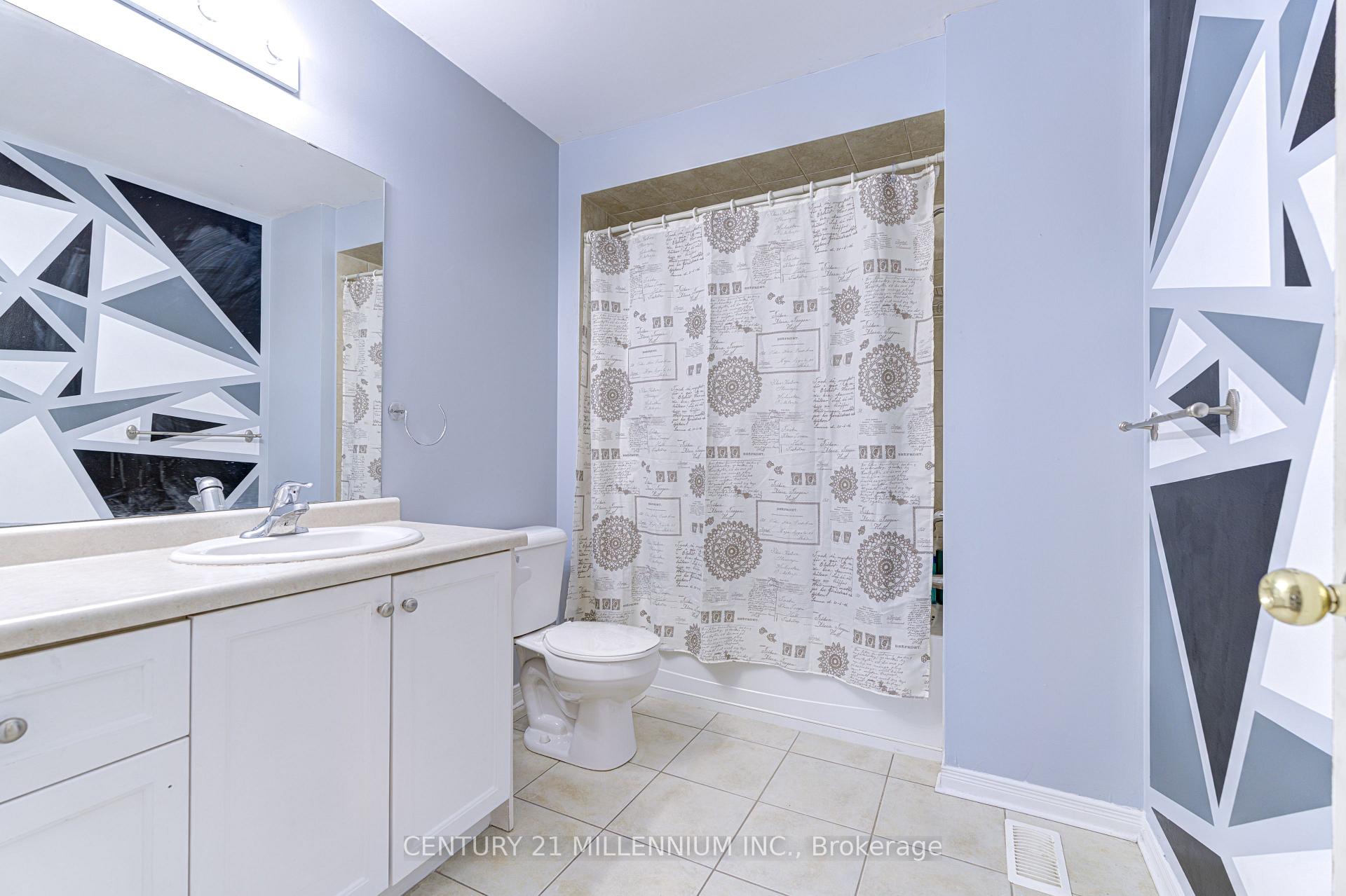 3 Bedrooms Condo at 151 Green,  Hamilton For sale
