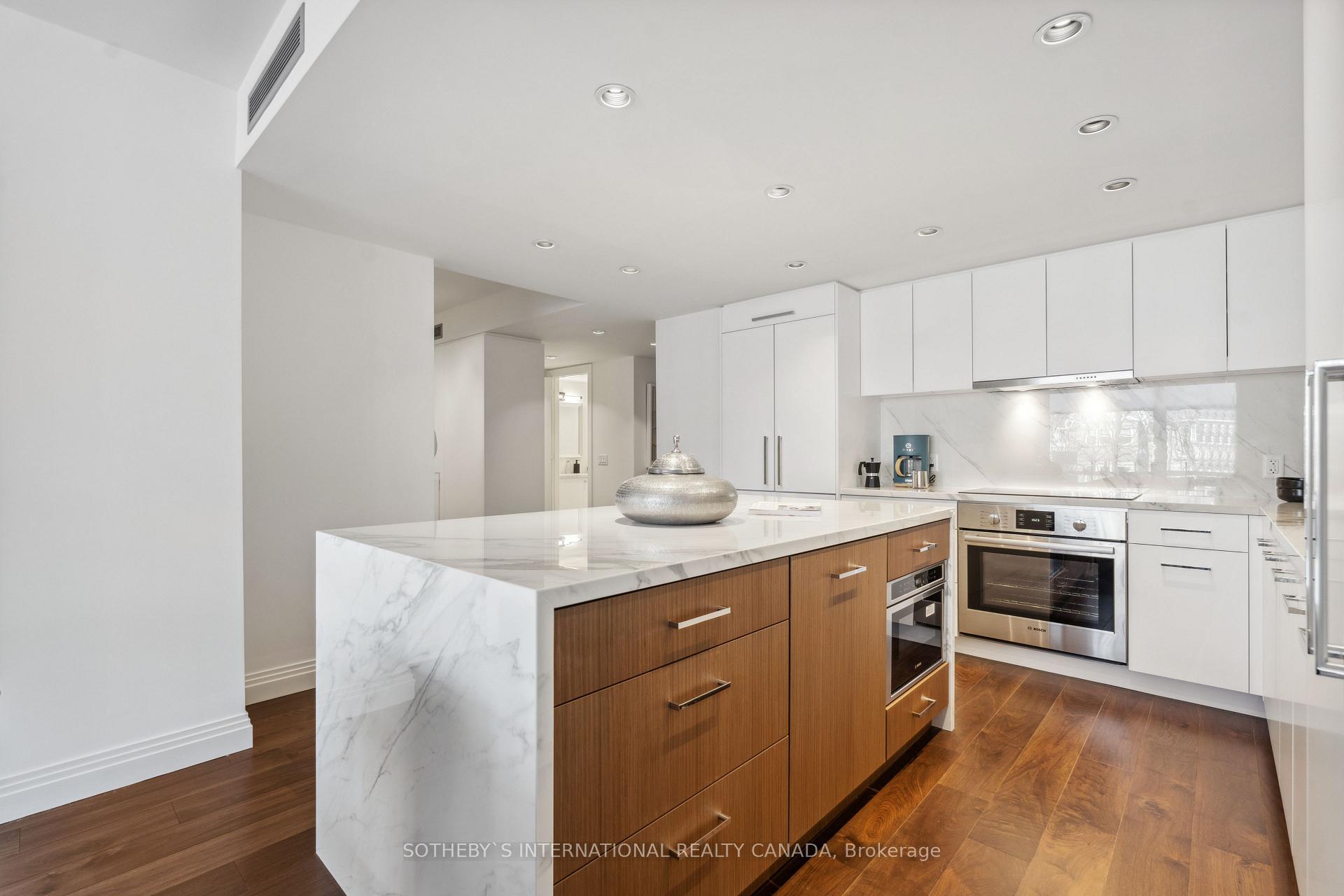 3 Bedrooms Condo at 1 Benvenuto,  Toronto For sale