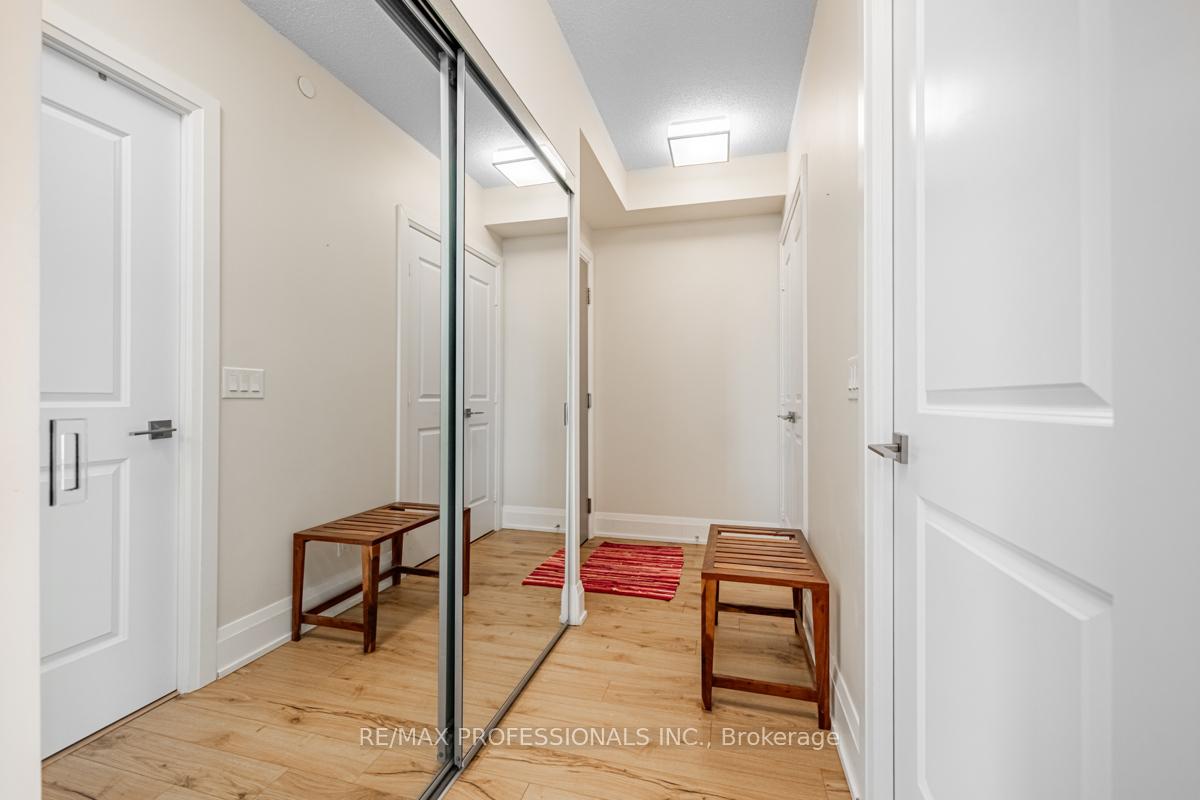 2 Bedrooms Condo at 2 Old Mill,  Toronto For sale