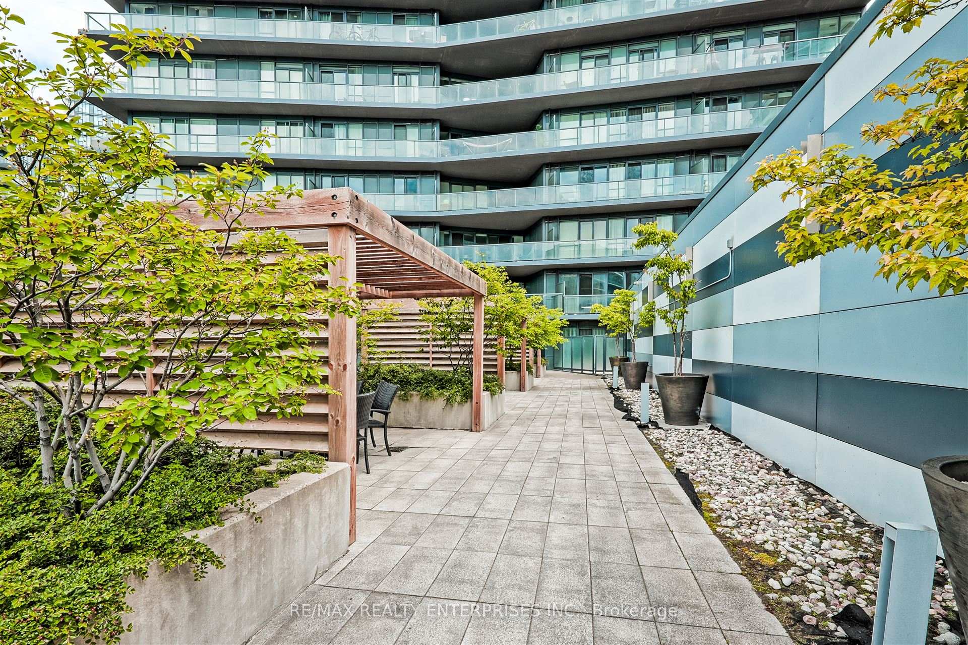 2 Bedrooms Condo at 20 Bruyeres, Toronto For sale