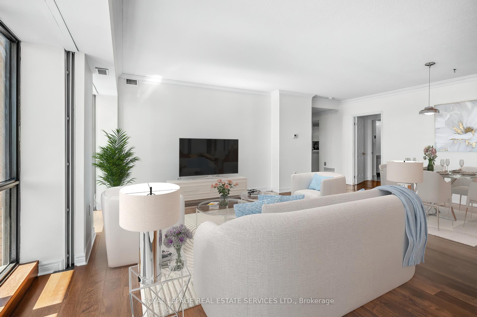 2 Bedrooms Condo at 102 Bronte,  Oakville For sale