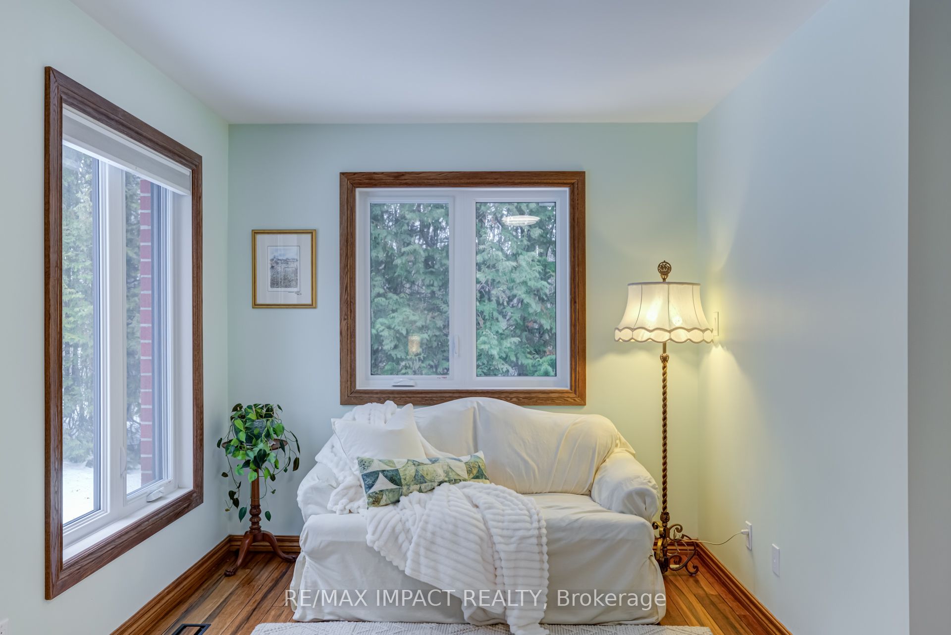 215 Raglan Road W