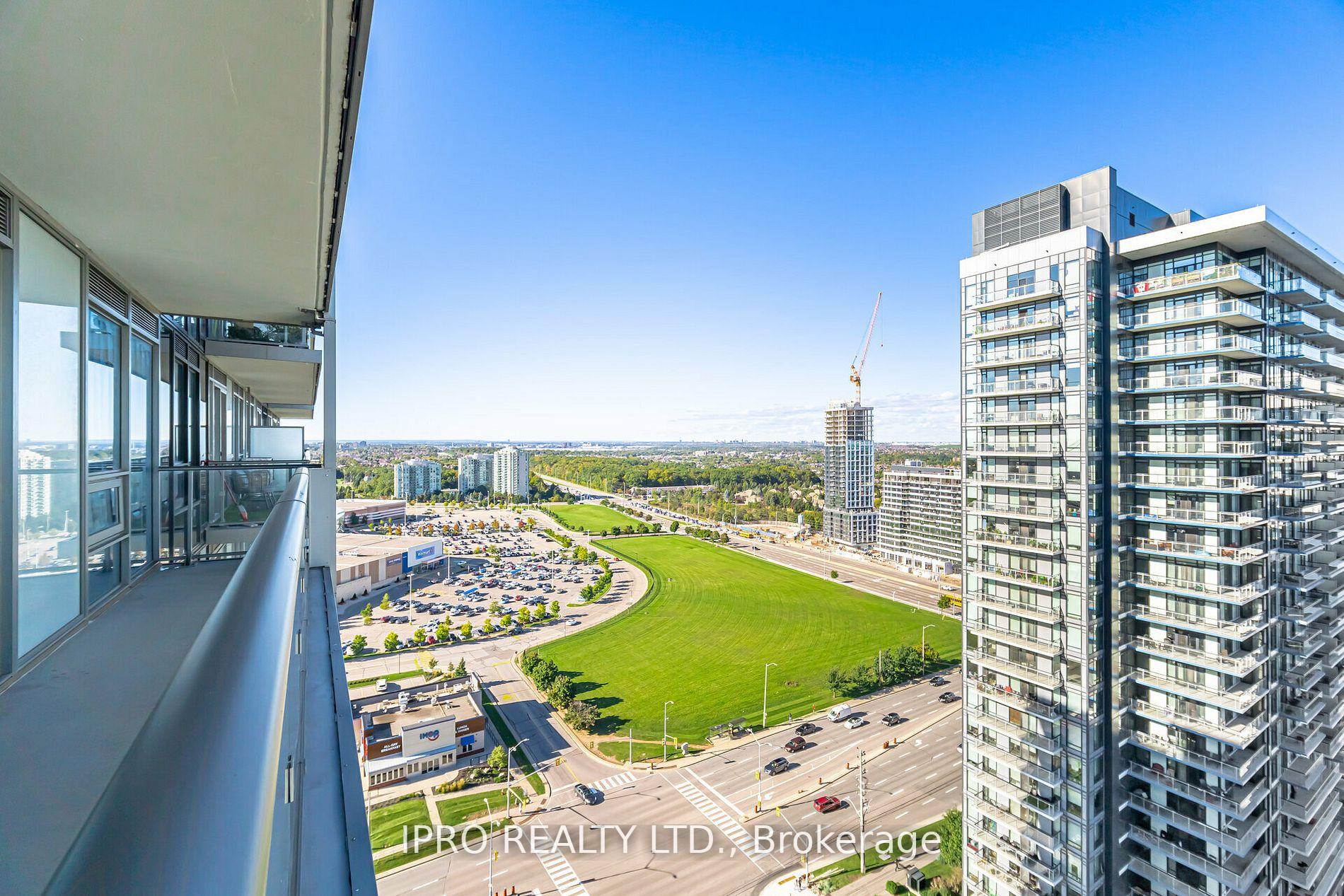 3 Bedrooms Condo at 4675 Metcalfe, Mississauga For sale