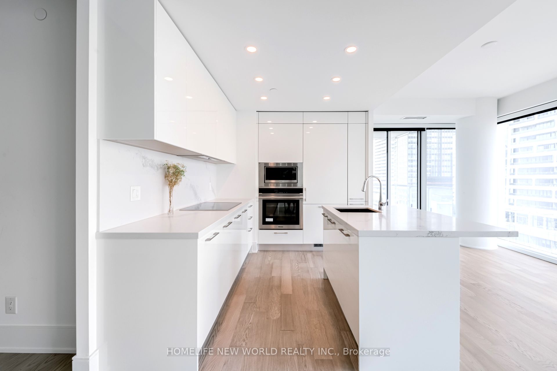 1 Gloucester Street, #915