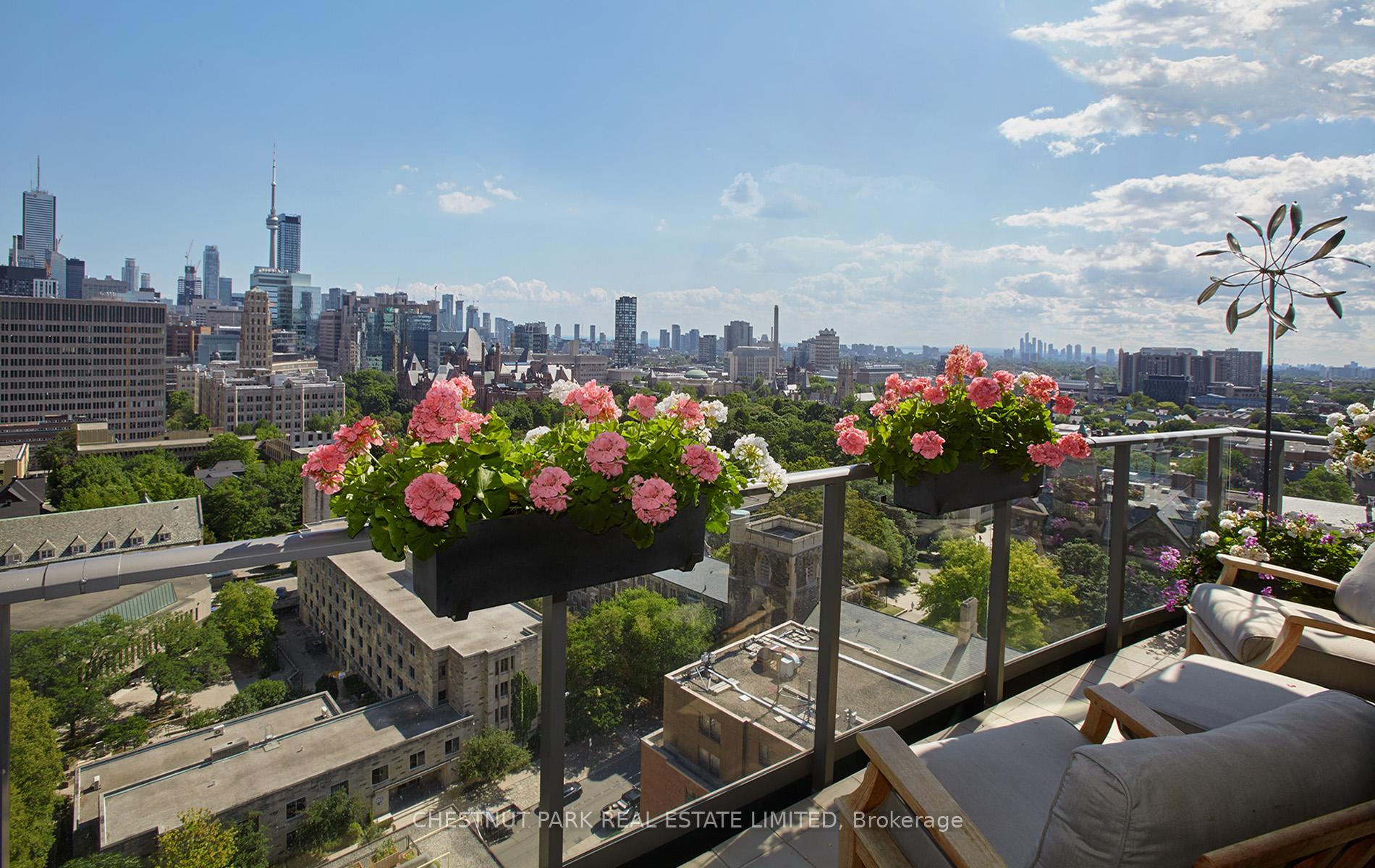 2 Bedrooms Condo at 77 Charles, Toronto For sale