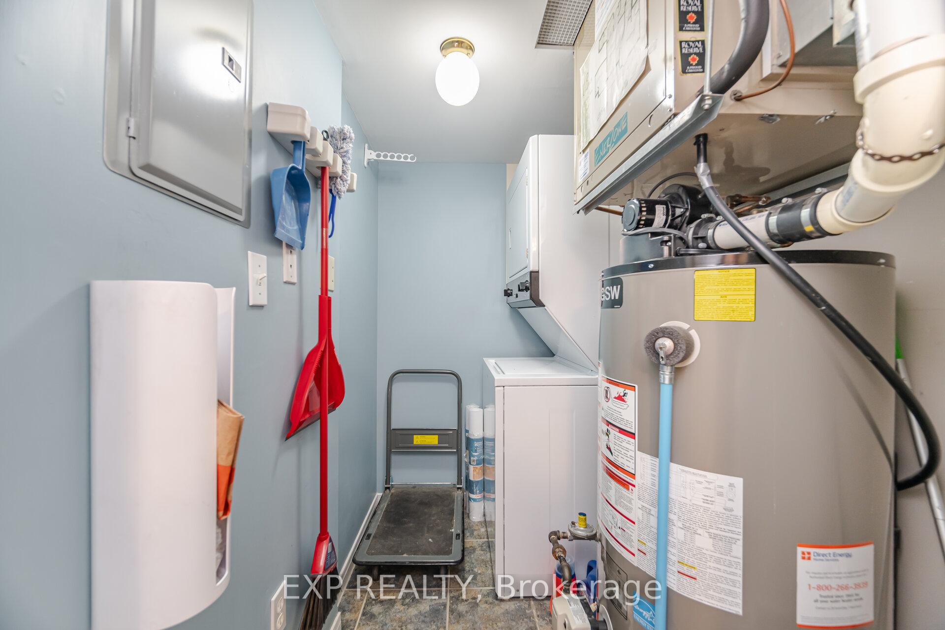 2 Bedrooms Condo at 216 Plains, Burlington For sale