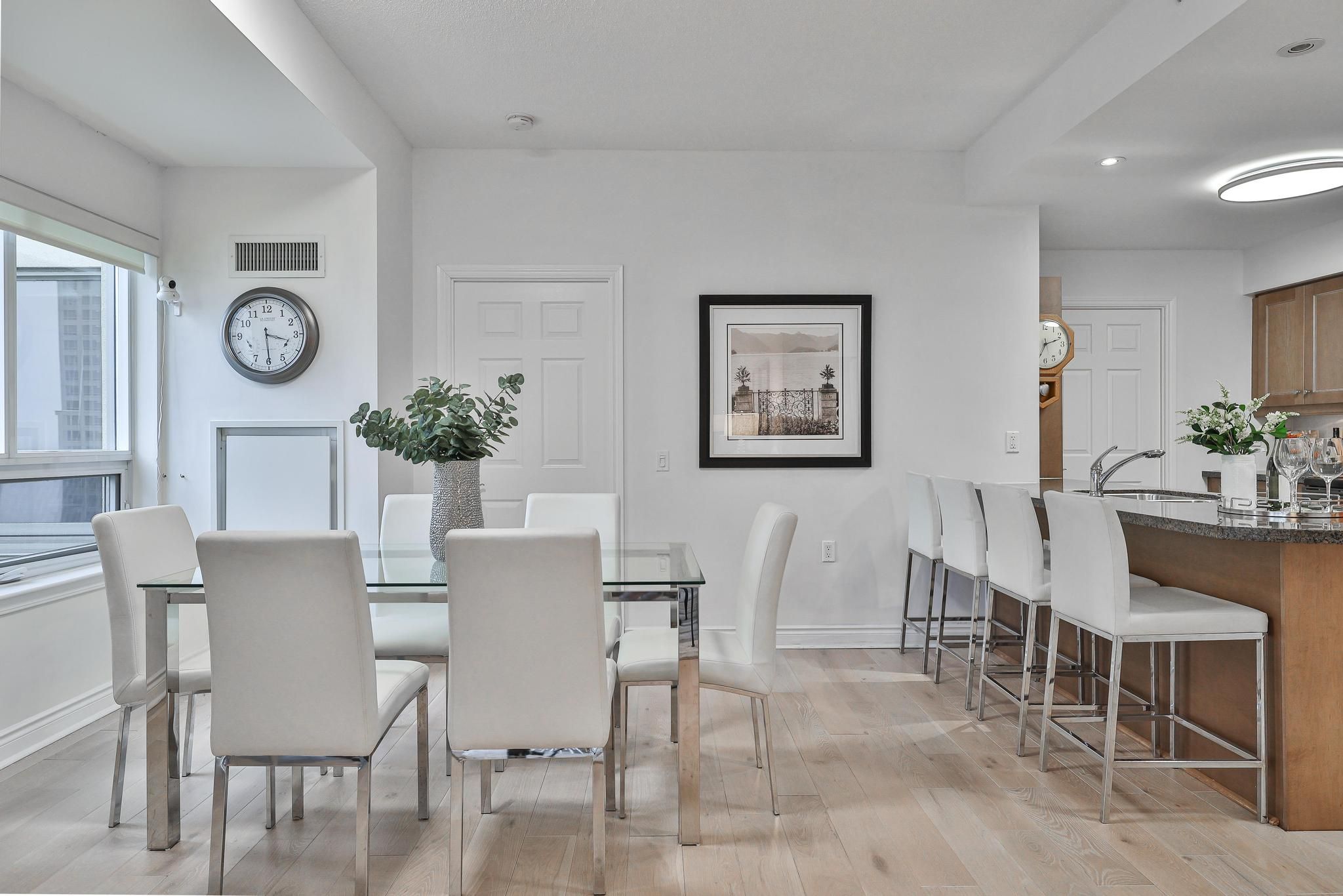 12 Rean Drive 811