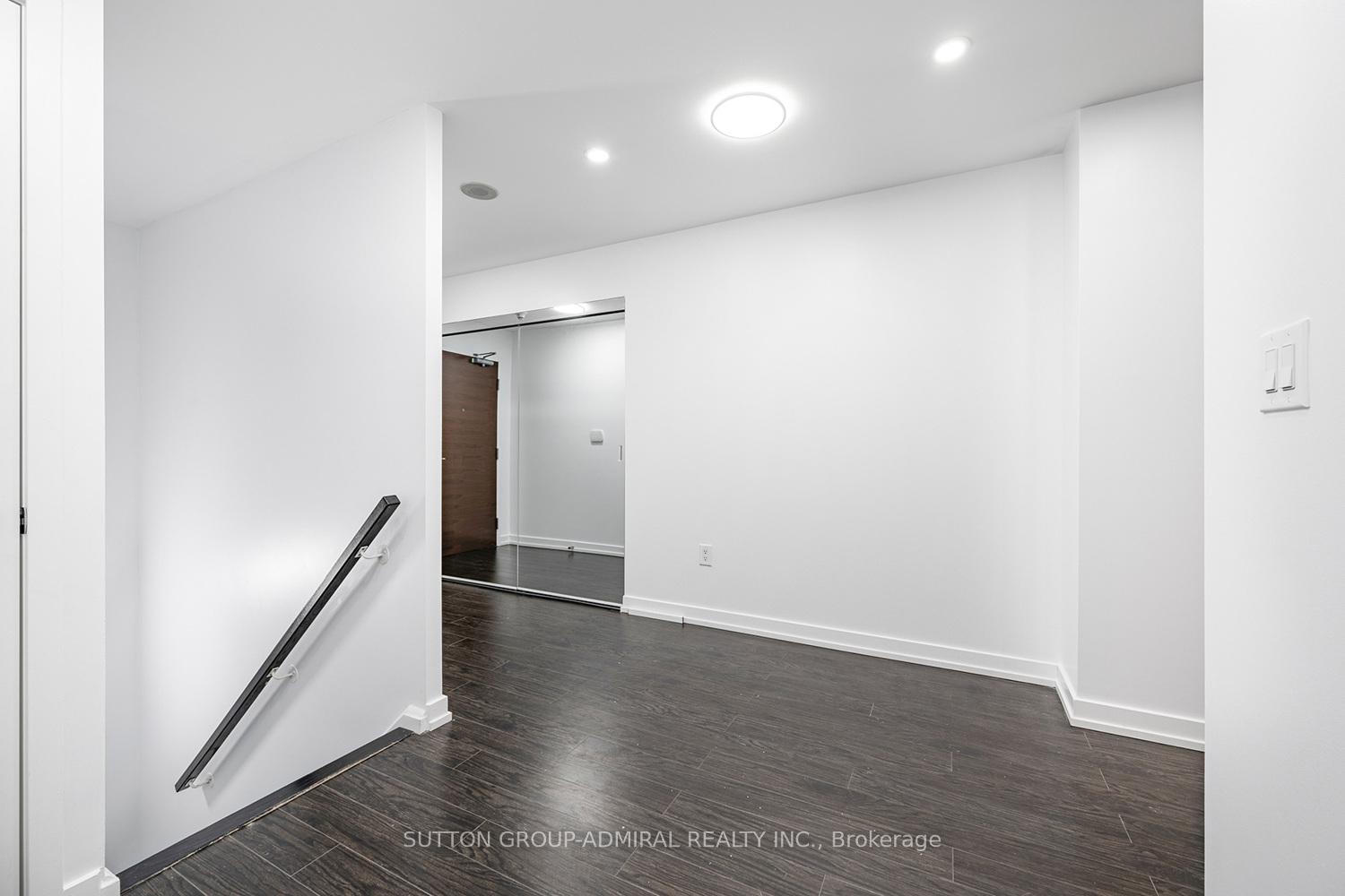 3 Bedrooms Condo at 18 Capreol, Toronto For sale