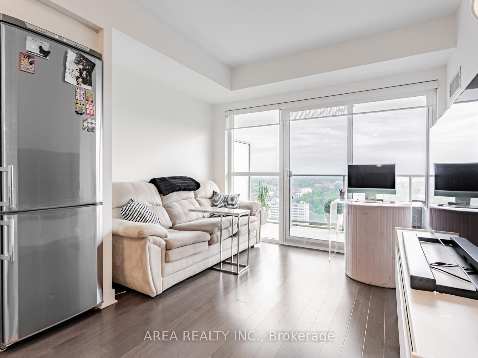 2 Bedrooms Condo at 58 Orchard View, Toronto For sale