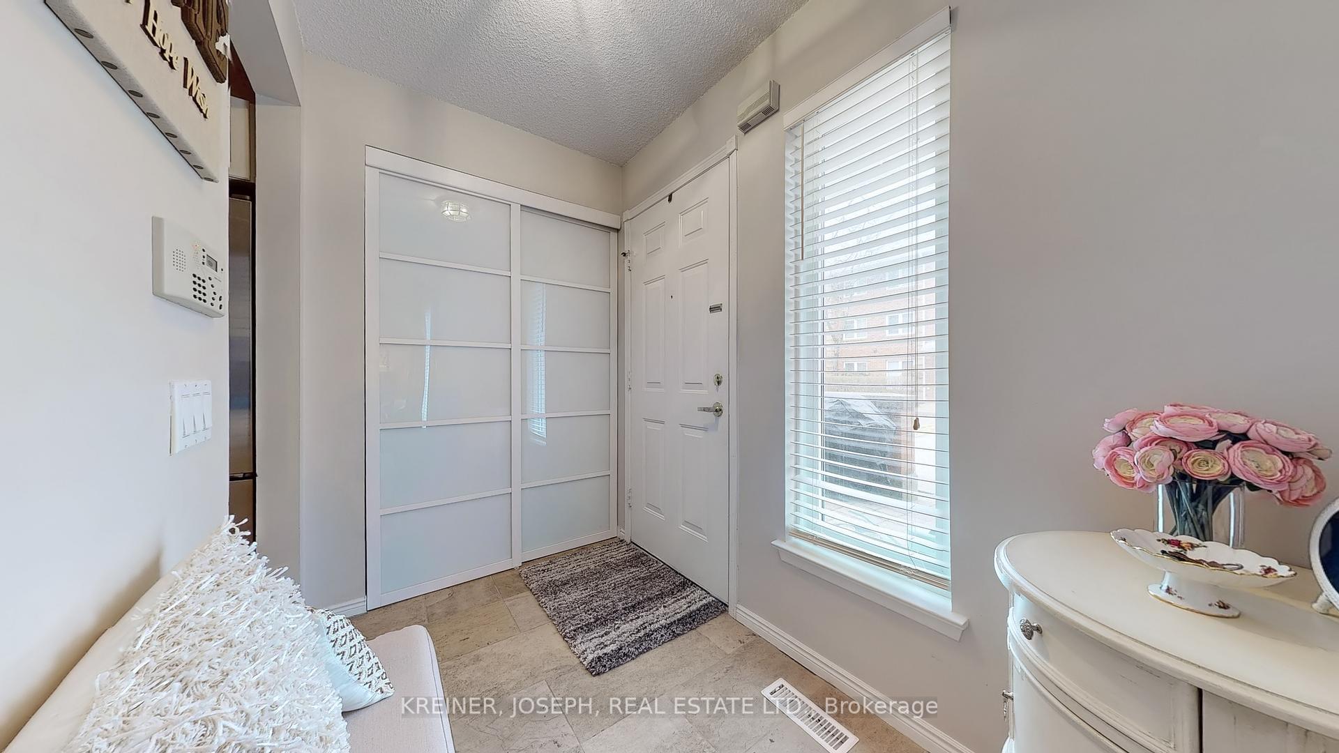 3 Bedrooms Condo at 900 Steeles,  Vaughan For sale