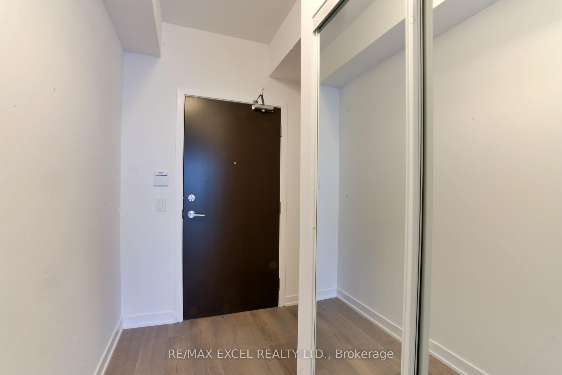 1 Bedroom Condo at 38 Honeycrisp, Vaughan For sale