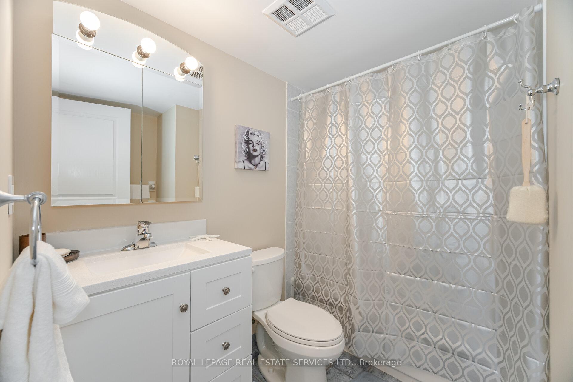 2 Bedrooms Condo at 2585 Erin Centre,  Mississauga For sale
