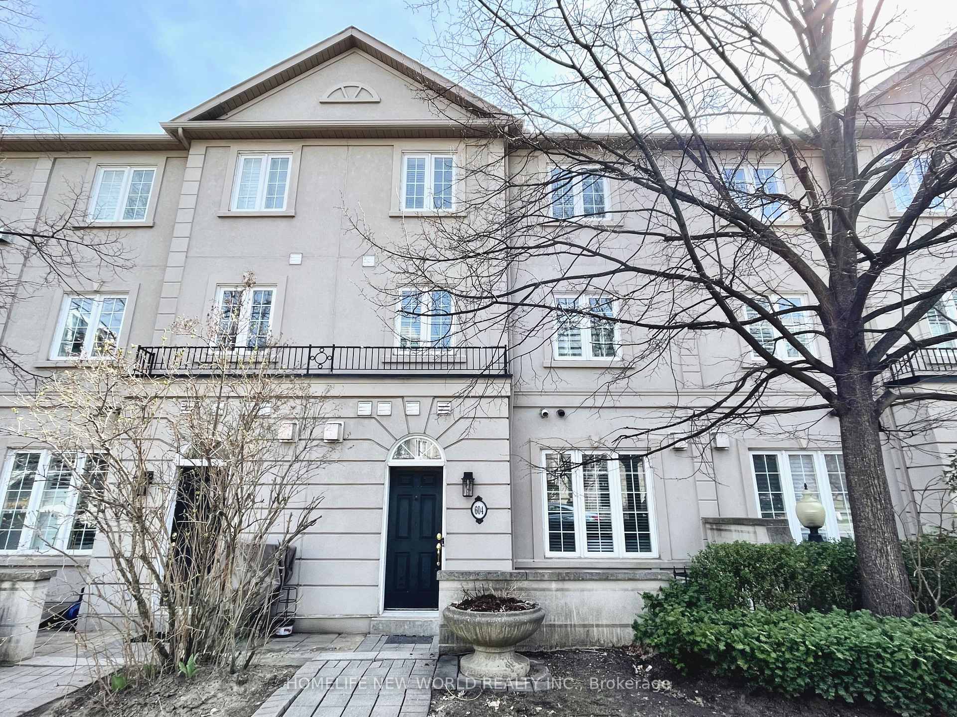3 Bedrooms Condo at 11 Everson, Toronto For sale