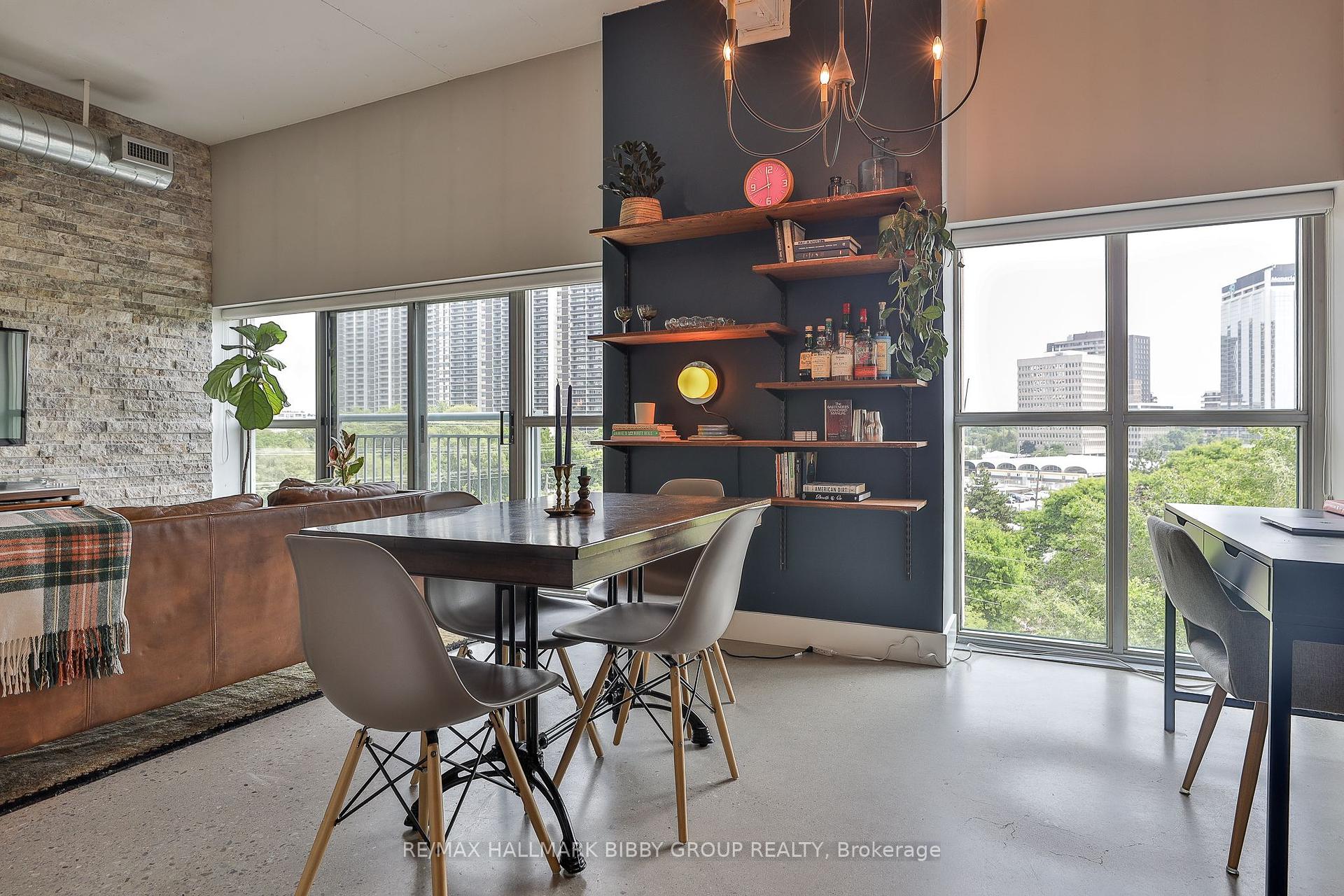 2 Bedrooms Condo at 2 Fieldway, Toronto For sale