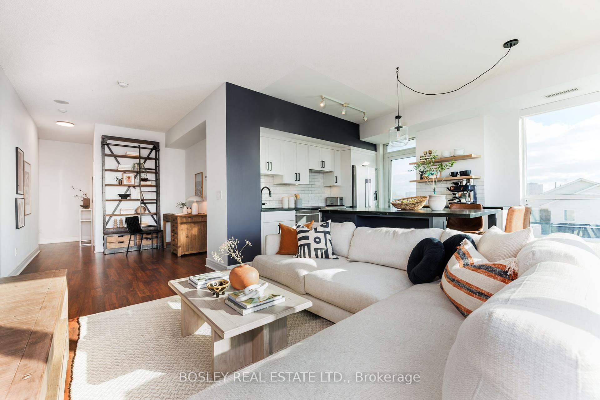 3 Bedrooms Condo at 35 Brian Peck, Toronto For sale