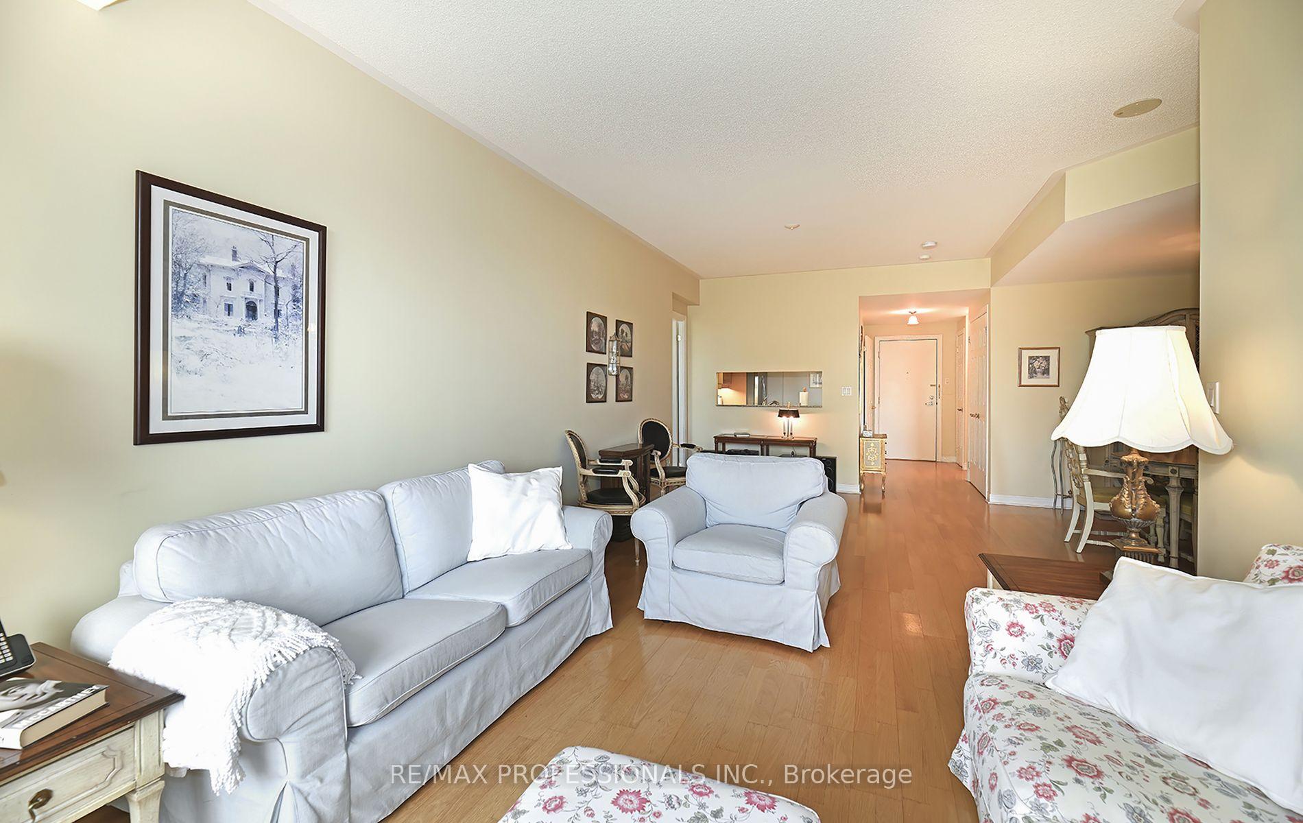3 Bedrooms Condo at 3085 Bloor, Toronto For sale