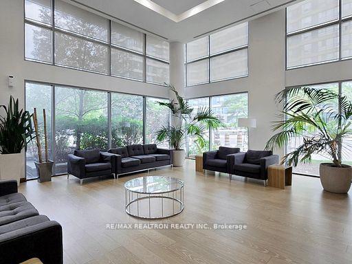 2 Bedrooms Condo at 225 Webb, Mississauga For sale