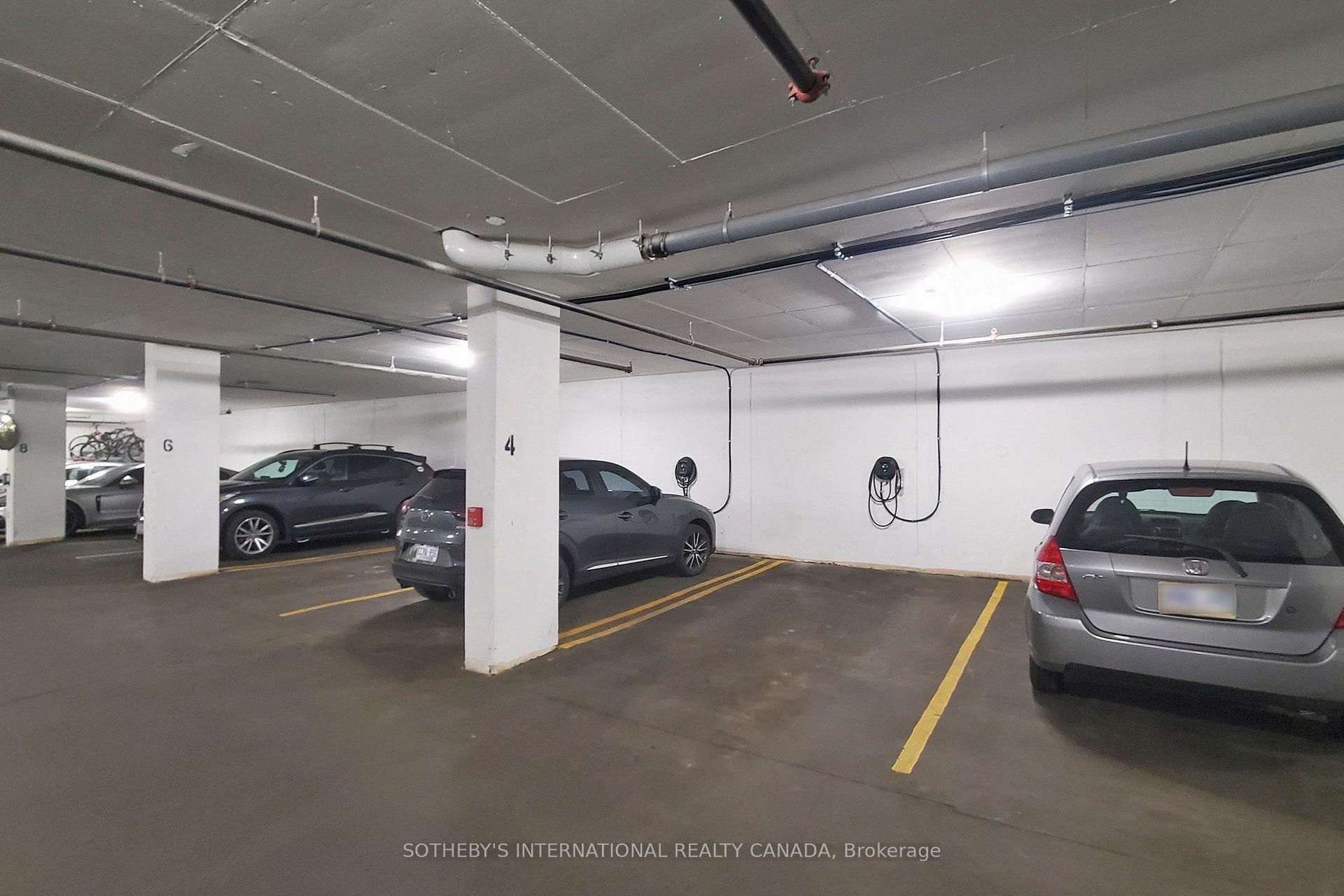 2 Bedrooms Condo at 500 Brock, Burlington For sale