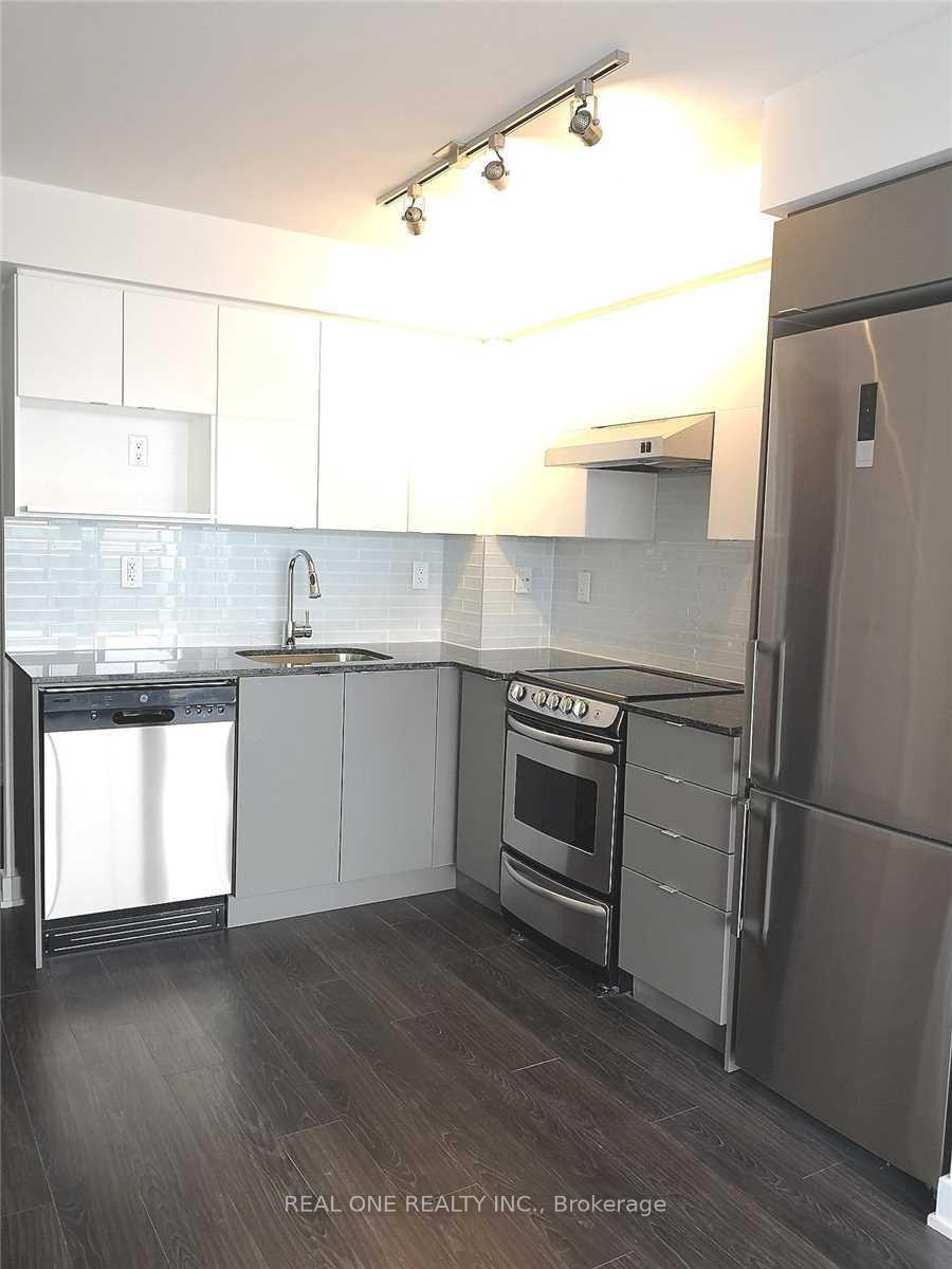 2 Bedrooms Condo at 160 Flemington,  Toronto For sale