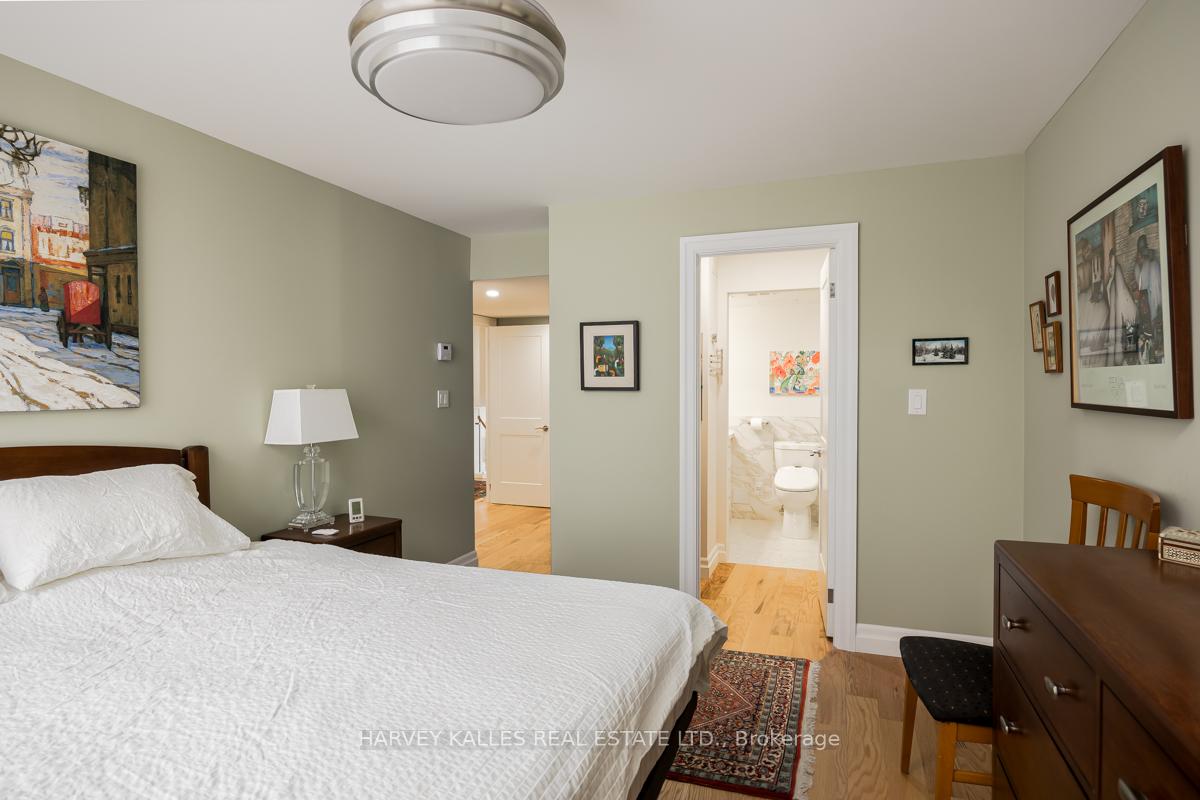 3 Bedrooms Condo at 33 Harbour, Toronto For sale