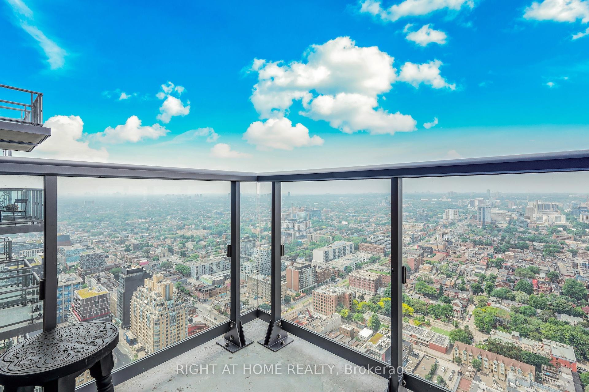 3 Bedrooms Condo at 108 Peter, Toronto For sale