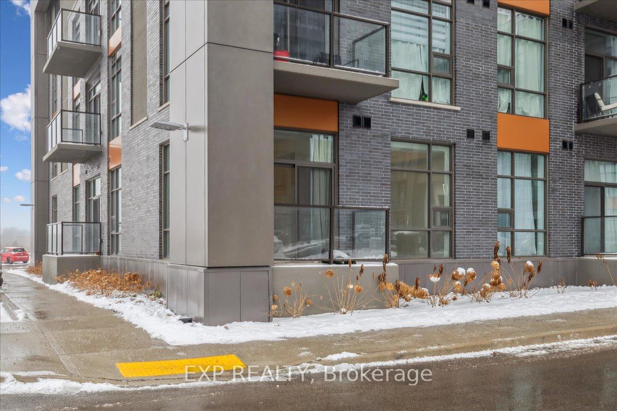 2 Bedrooms Condo at 450 Dundas,  Hamilton For sale