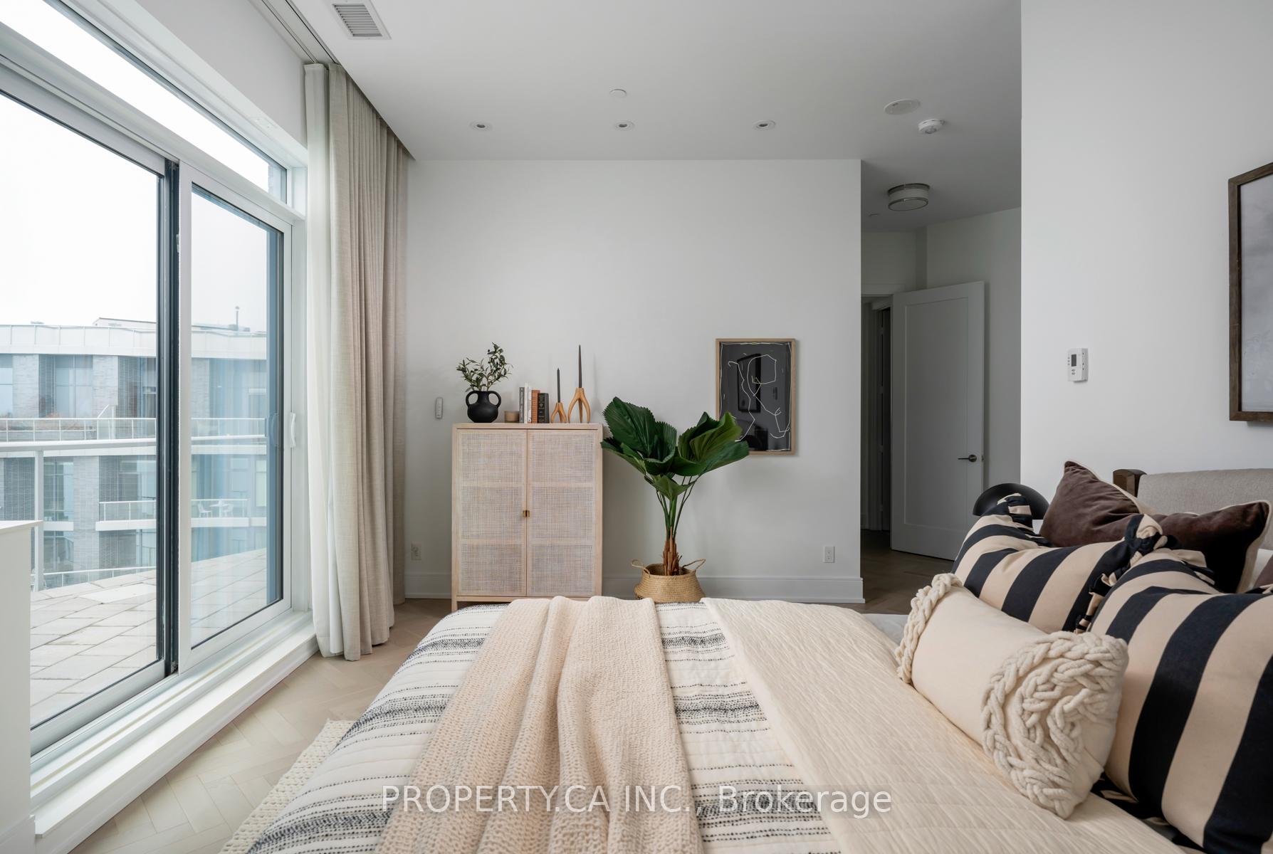 3 Bedrooms Condo at 1 Edgewater, Toronto For sale