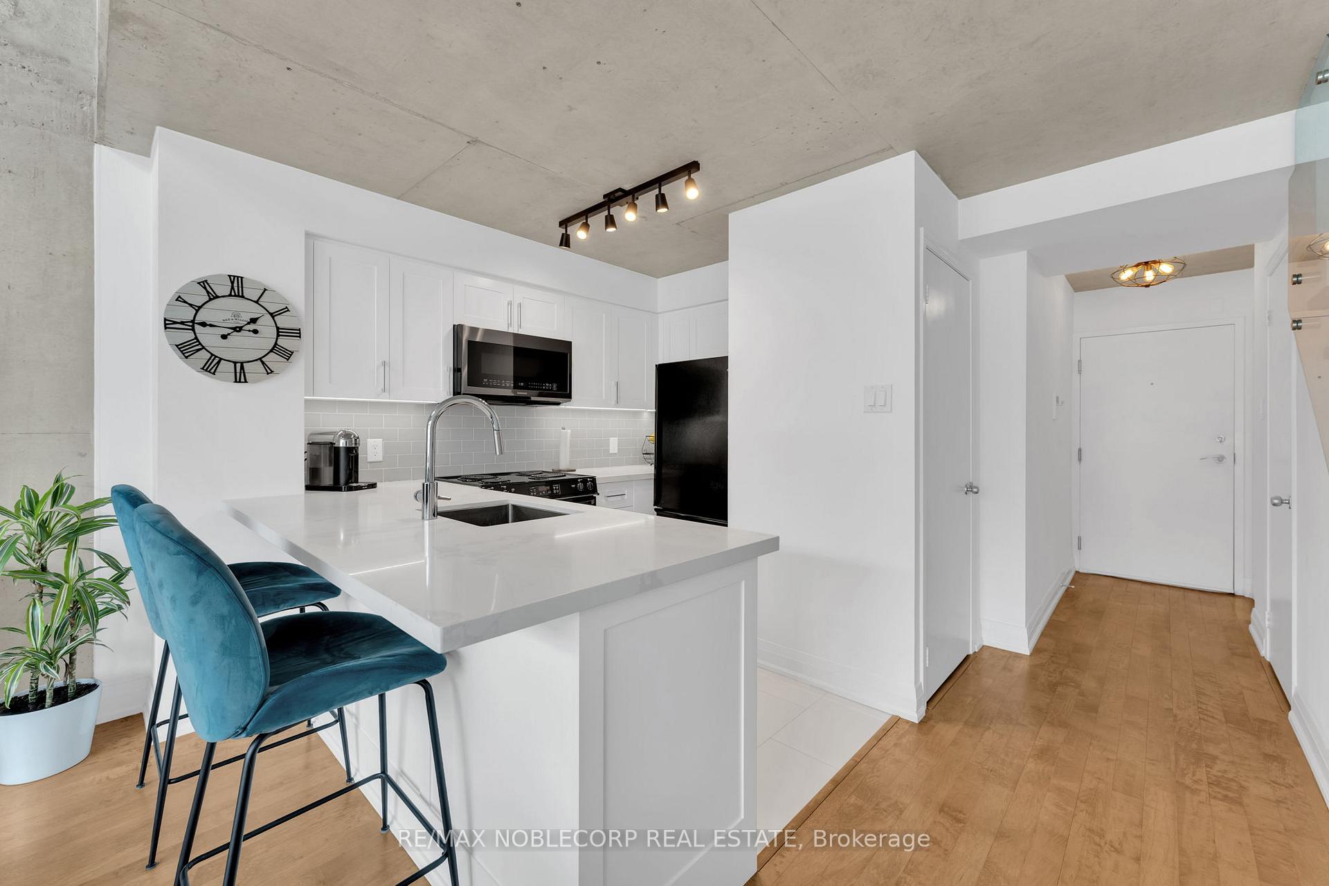 2 Bedrooms Condo at 954 King, Toronto For sale