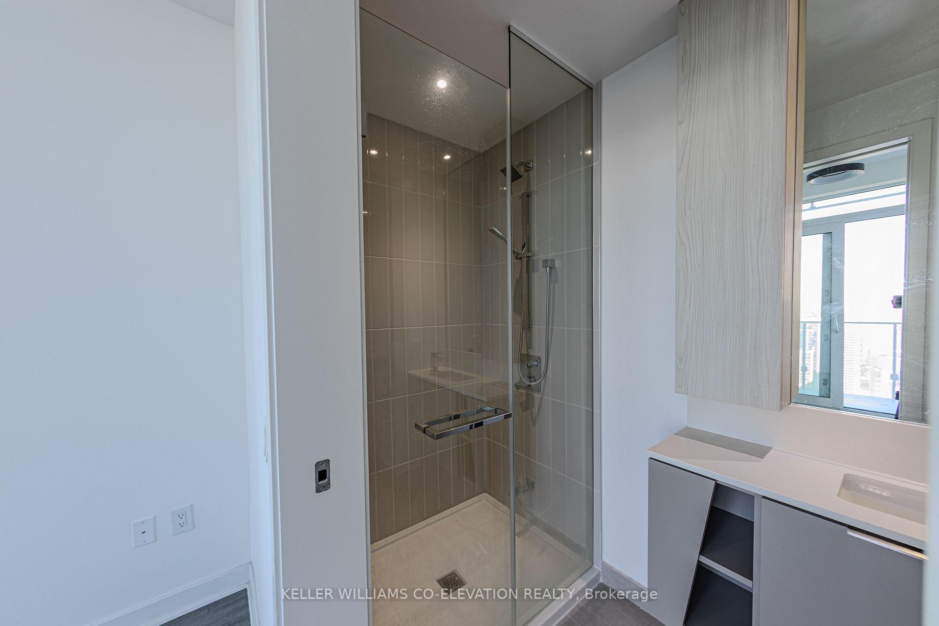 3 Bedrooms Condo at 3900 Confederation, Mississauga For sale