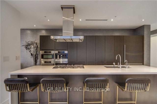 3 Bedrooms Condo at 180 University,  Toronto For sale