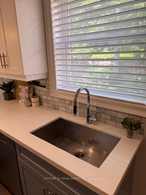 2 Bedrooms Condo at 93 Douglas, Toronto For sale