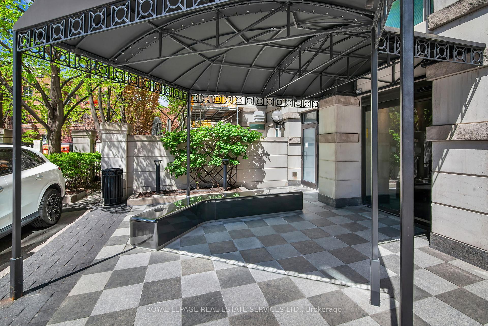 2 Bedrooms Condo at 38 Avenue, Toronto For sale