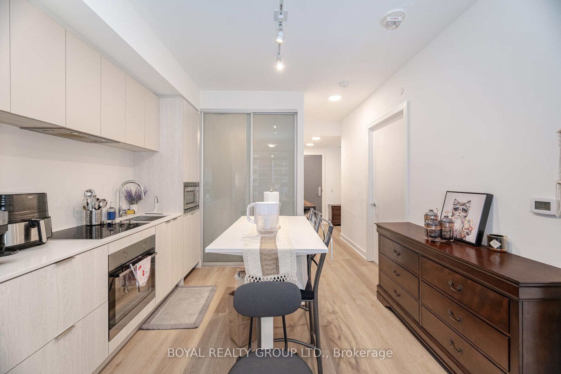 2 Bedrooms Condo at 86 Dundas, Mississauga For sale