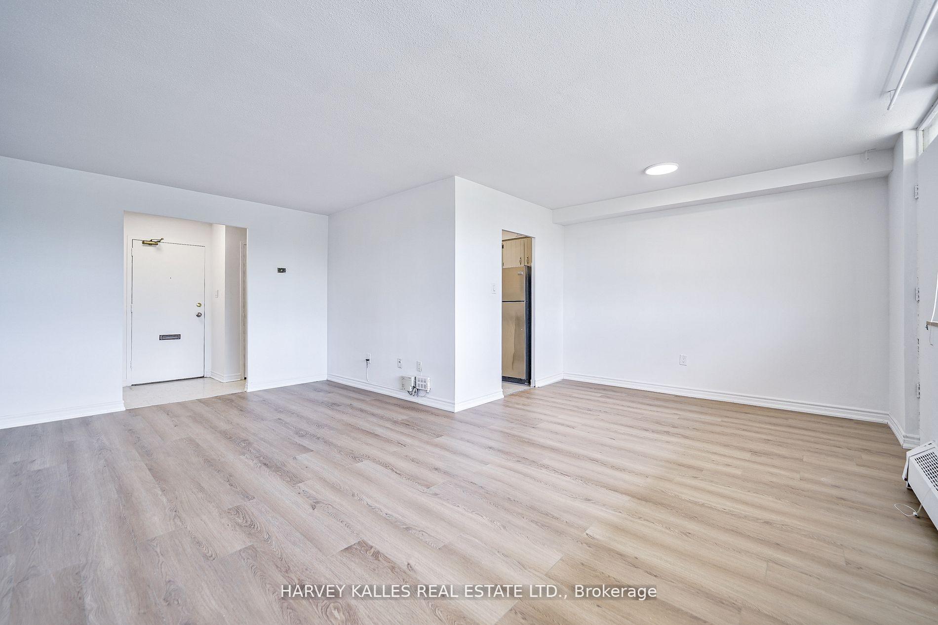 2000 Sheppard Avenue W 411