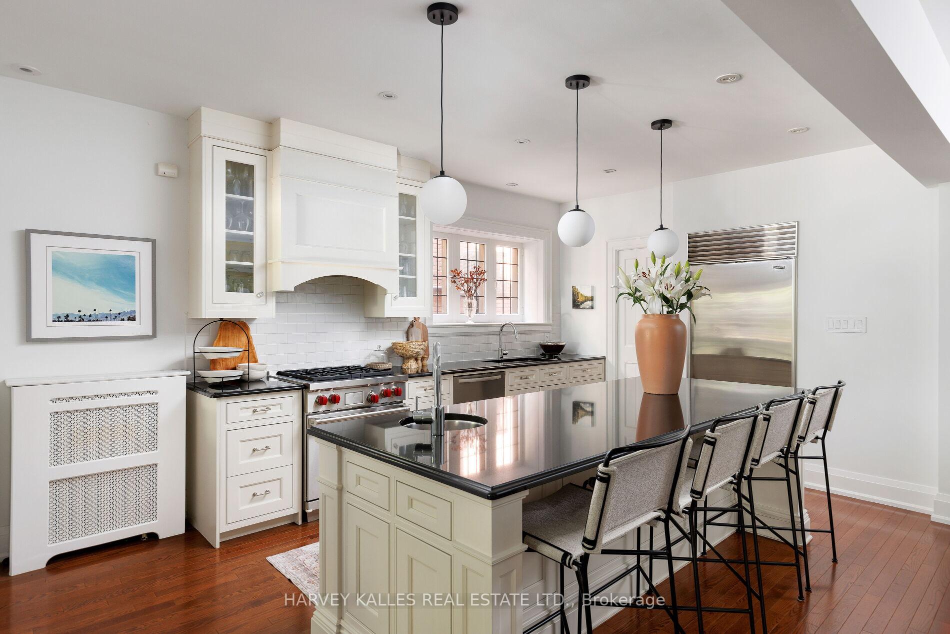 8 Edgewood Crescent