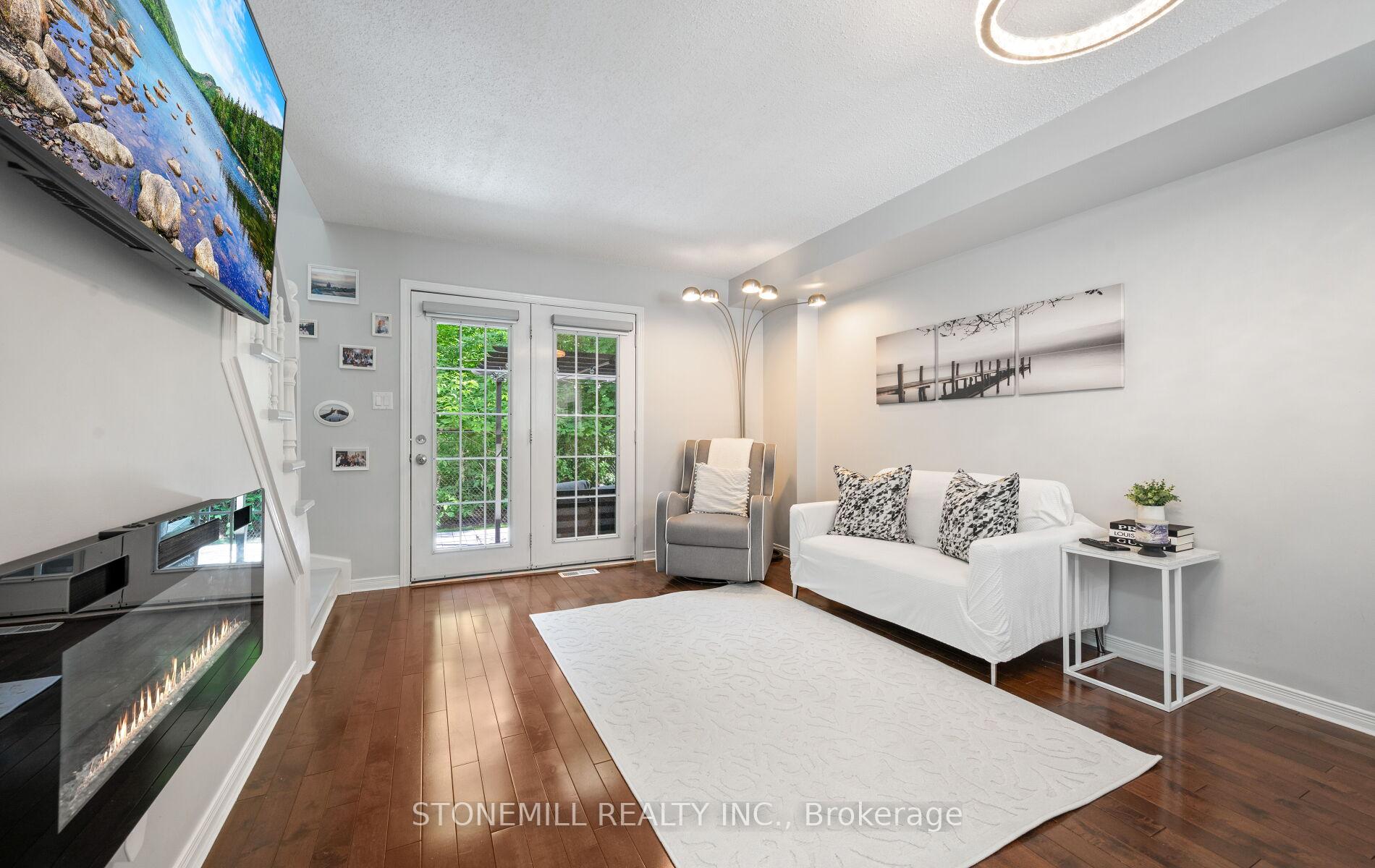 2 Bedrooms Condo at 4200 Kilmer, Burlington For sale