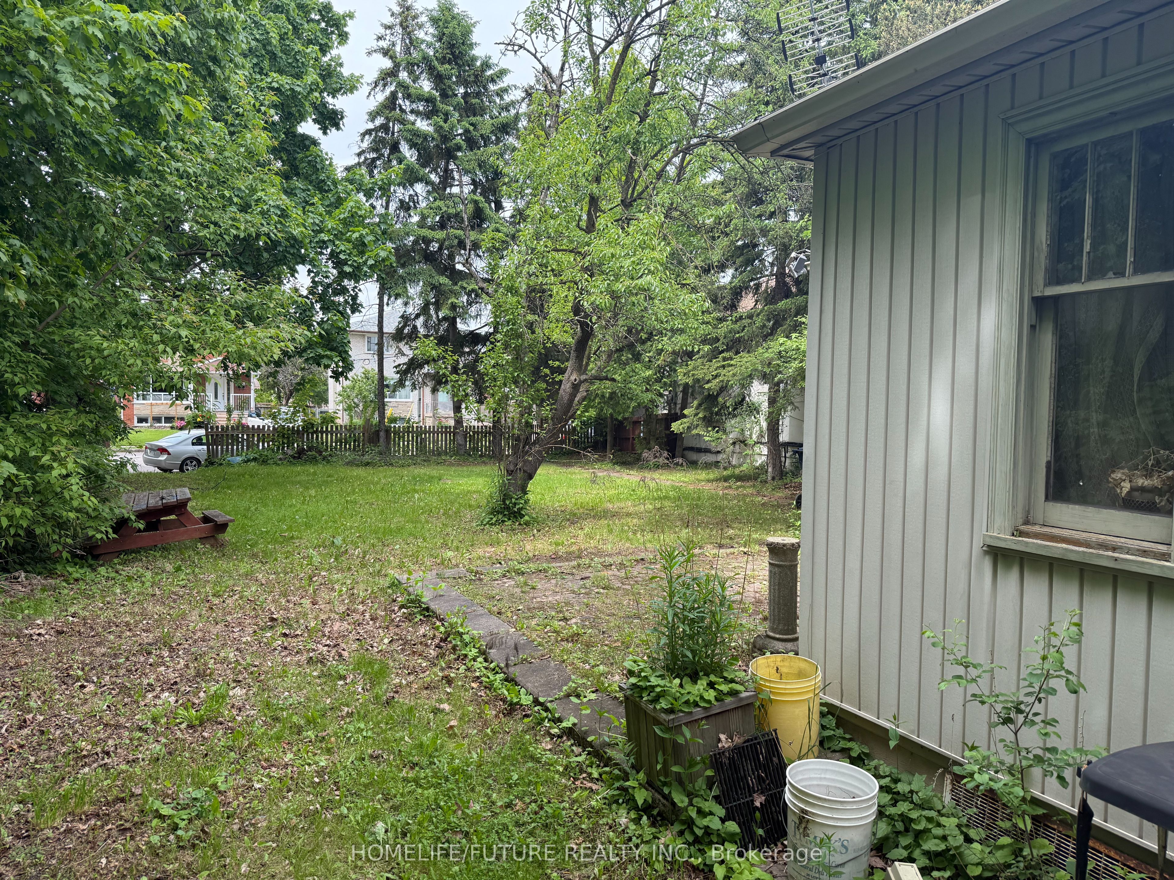 31 Maple Bush Avenue