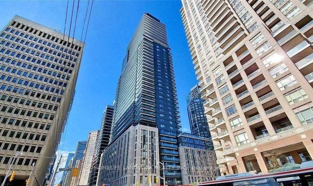 2 Bedrooms Condo at 955 Bay, Toronto For sale