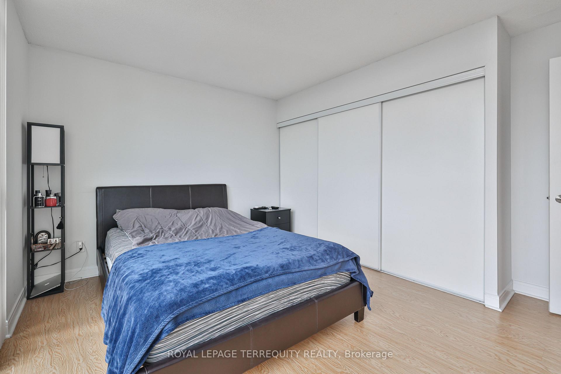 2 Bedrooms Condo at 35 Bales, Toronto For sale