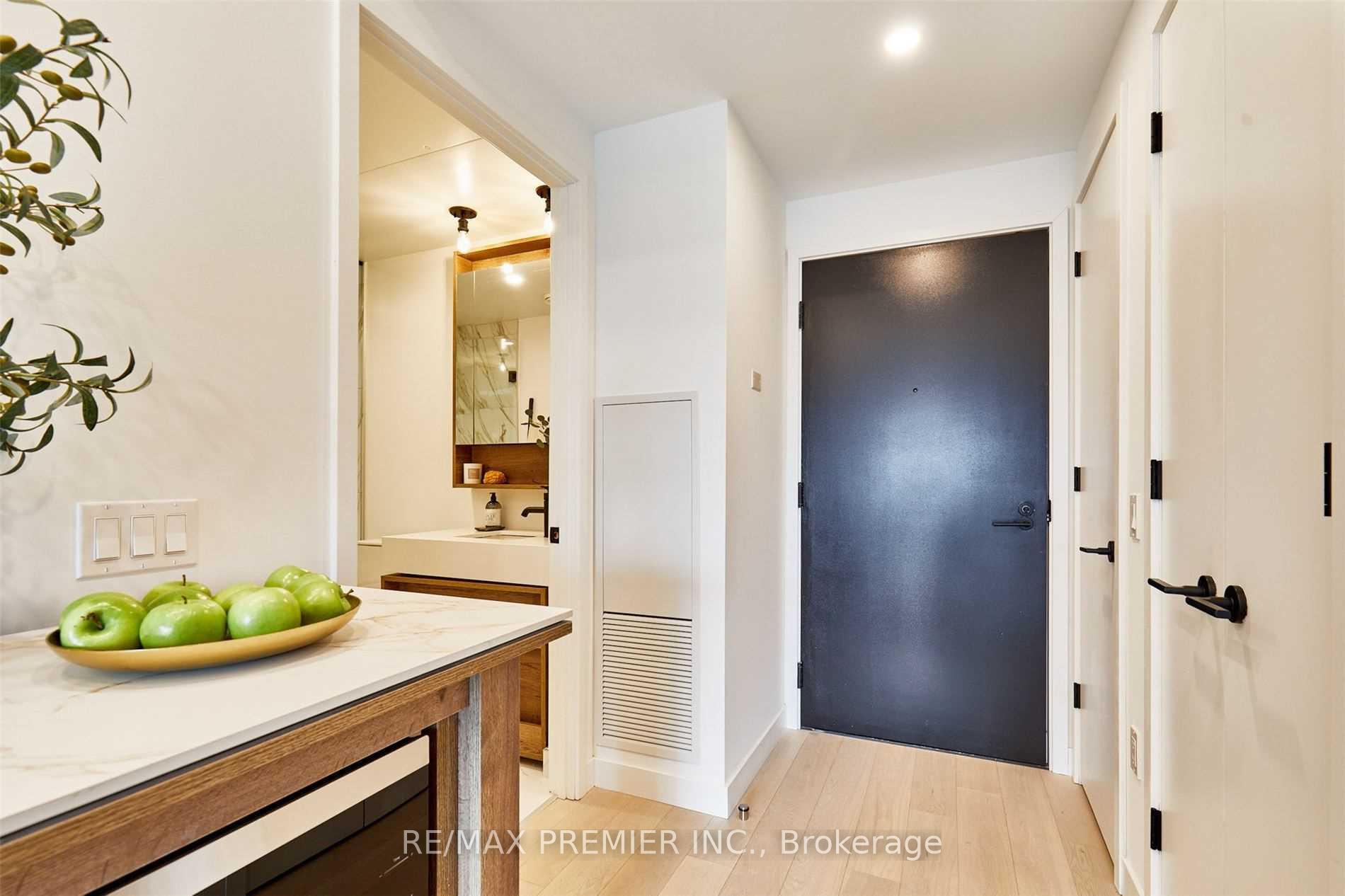 #934 – 505 Richmond Street, Toronto, ON M5V 0P4