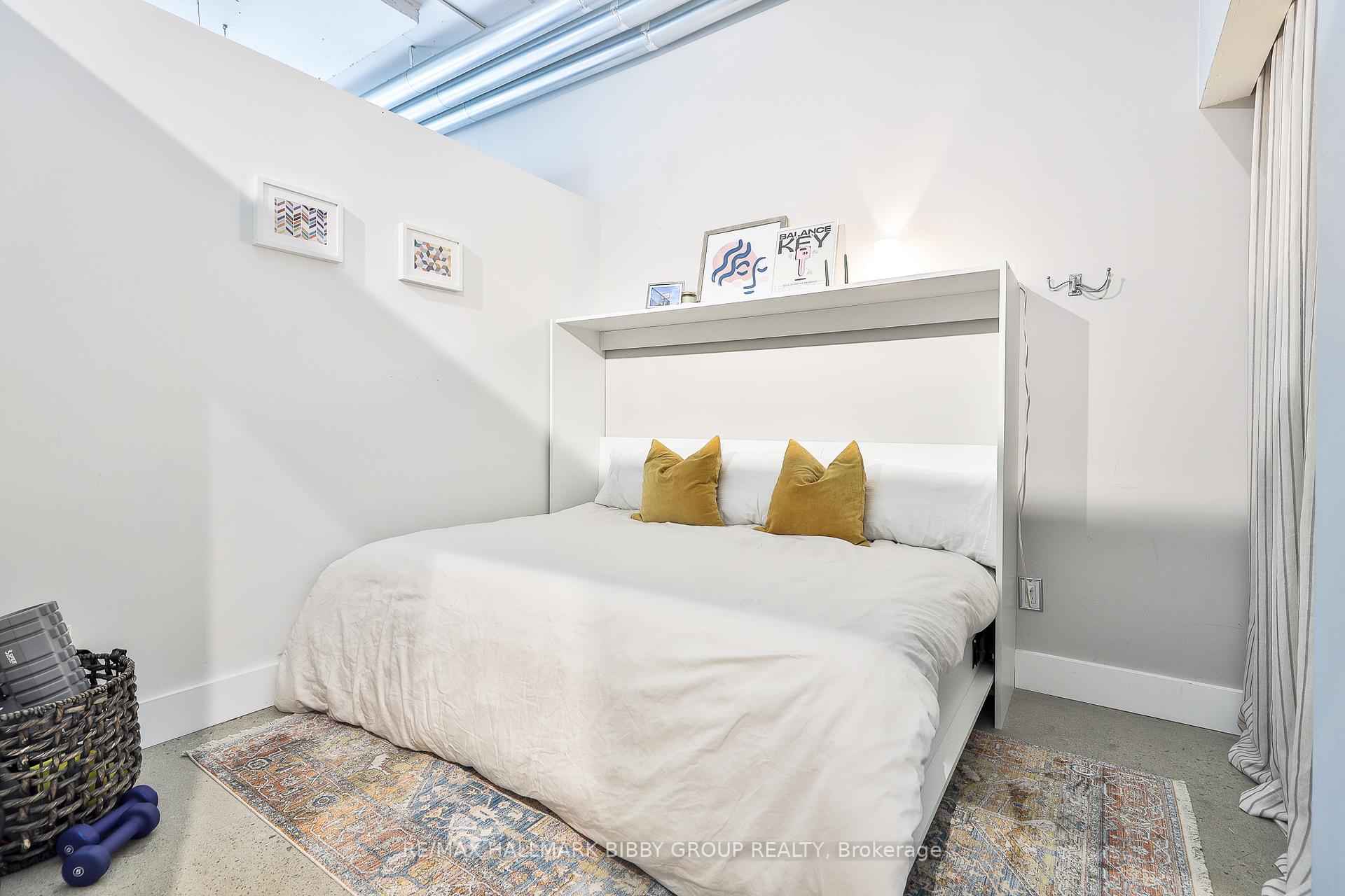 2 Bedrooms Condo at 2 Fieldway, Toronto For sale