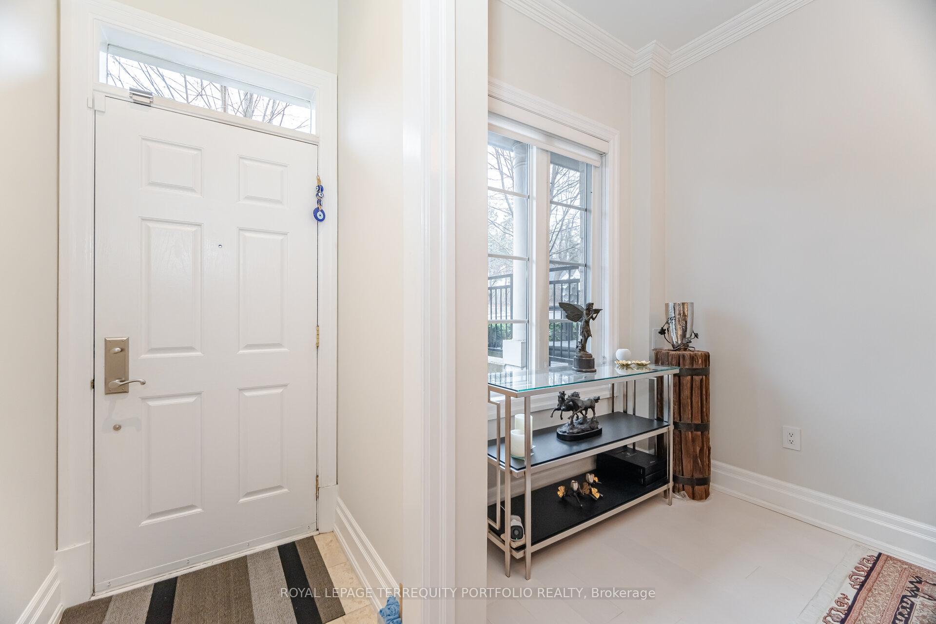 4 Bedrooms Condo at 51 York Mills,  Toronto For sale