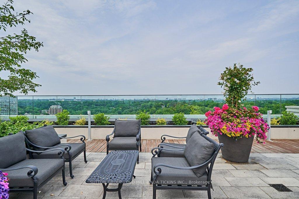 3 Bedrooms Condo at 1 Old Mill, Toronto For sale