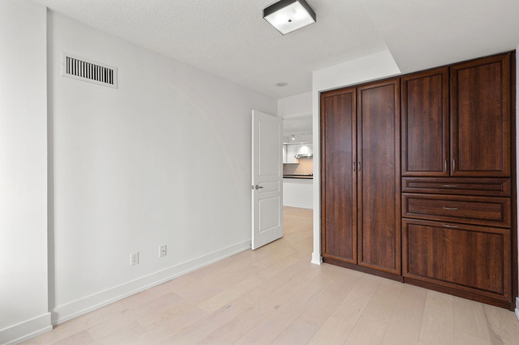 140 Simcoe Street 1412