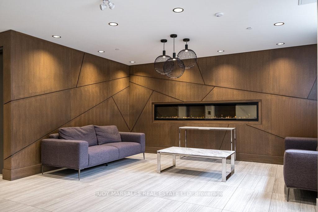 2 Bedrooms Condo at 16 Markle,  Hamilton For sale