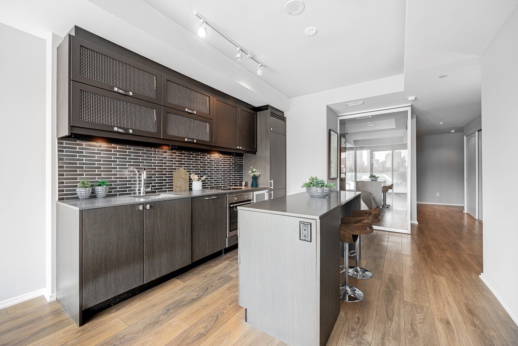 783 Bathurst Street 413