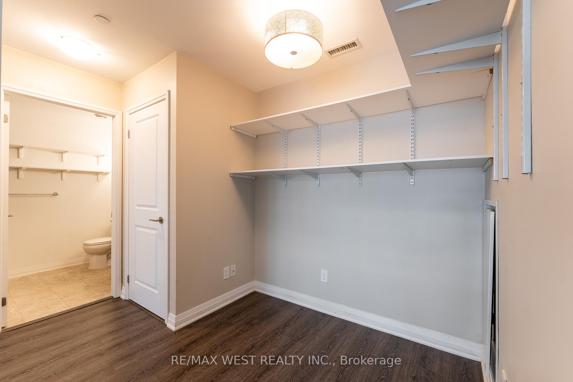 2 Bedrooms Condo at 8 Mercer, Toronto For sale