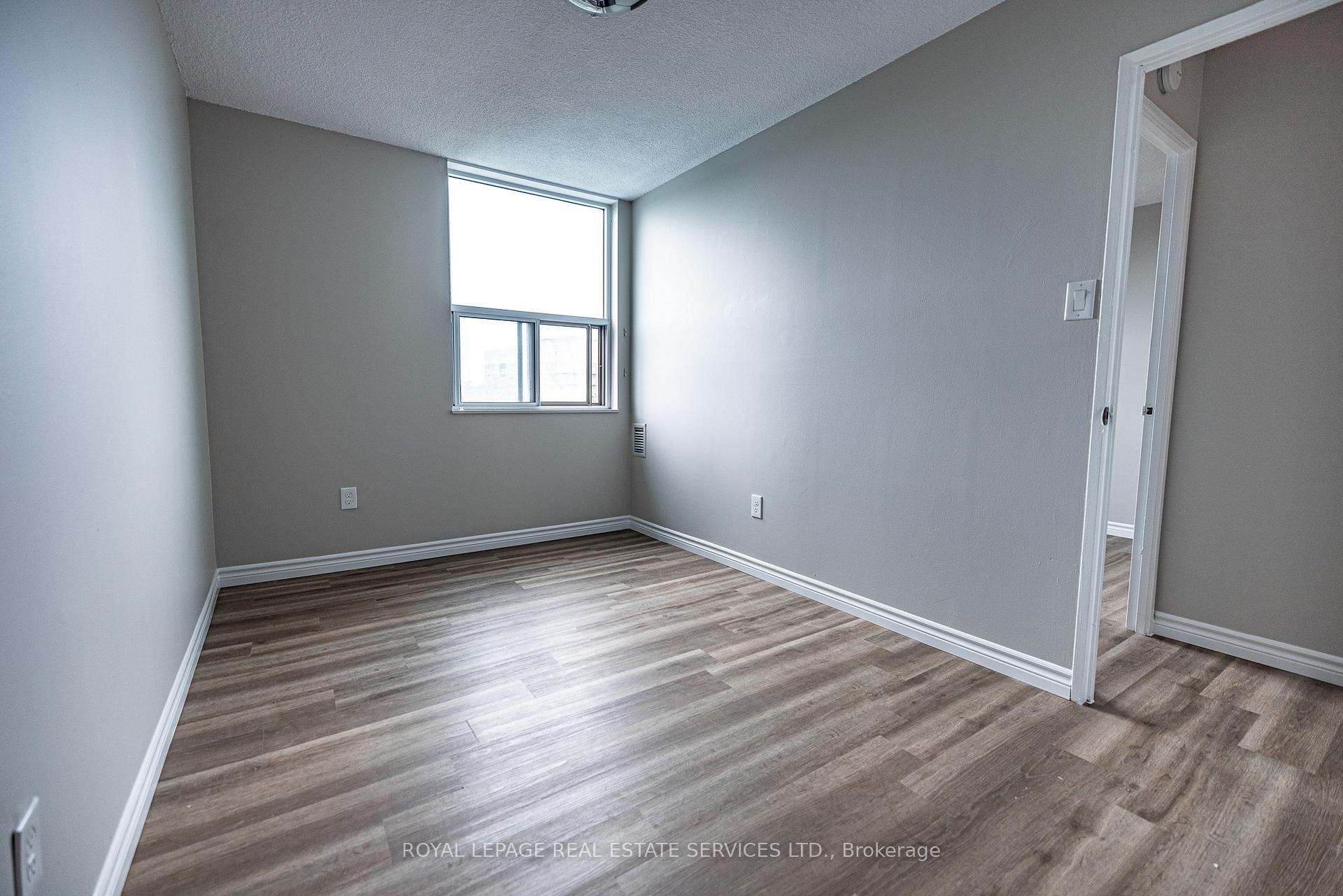 3 Bedrooms Condo at 966 Inverhouse,  Mississauga For sale