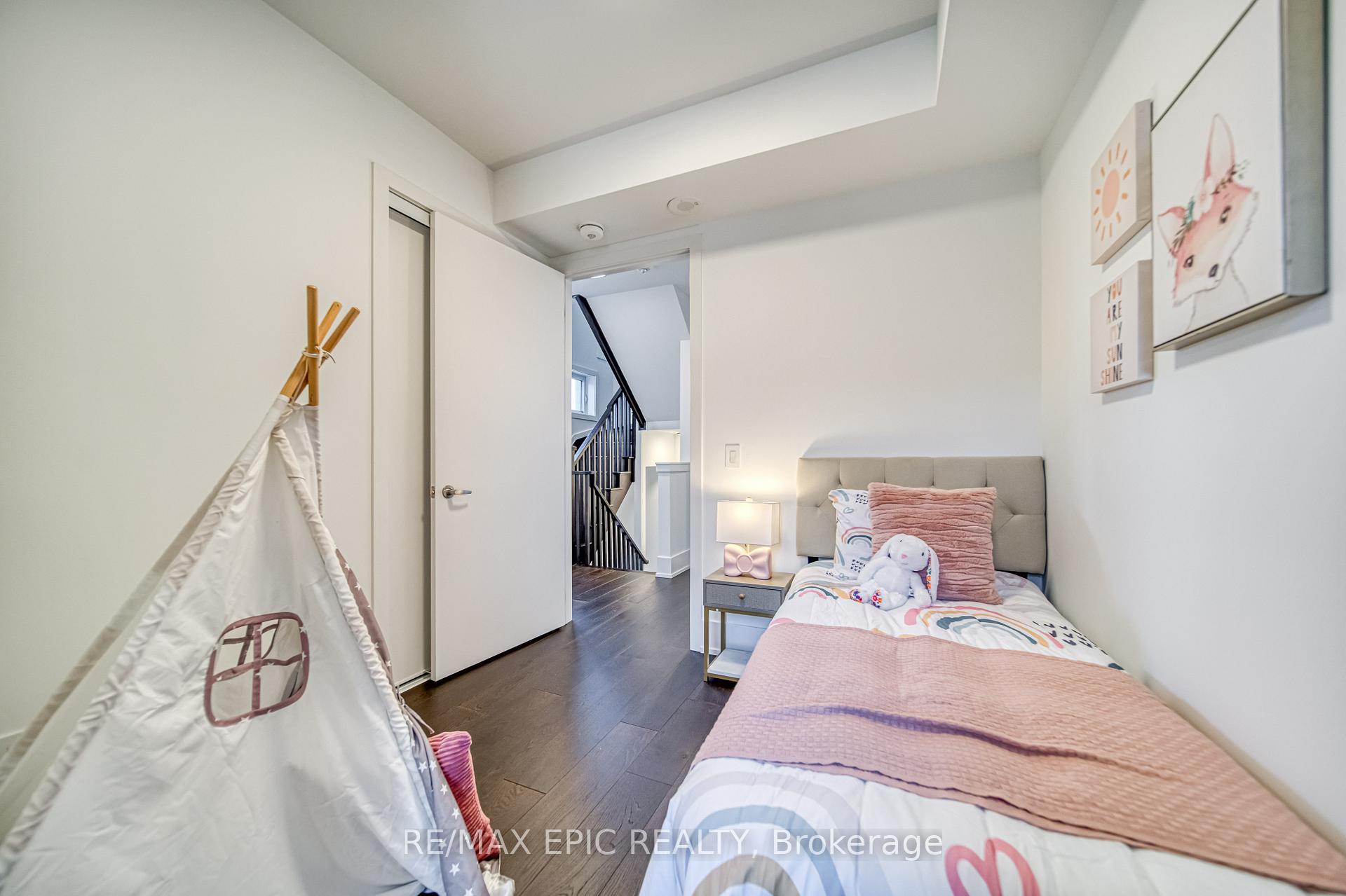 3 Bedrooms Condo at 165 Pears, Toronto For sale